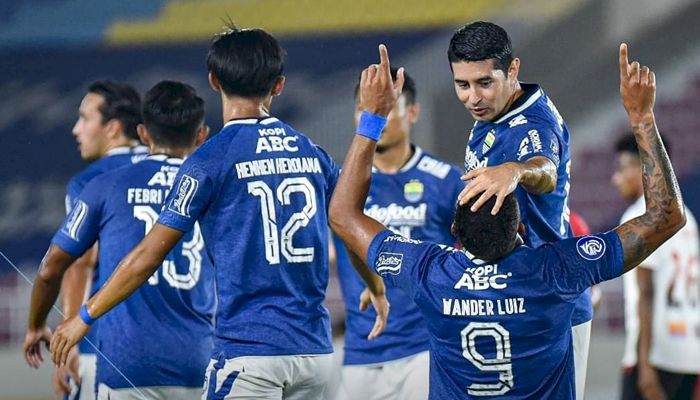 HT: Persib Unggul Atas Persipura, Wander Luiz Cetak 2 Gol